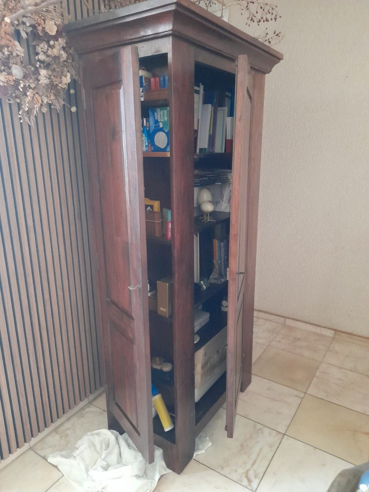 kast 83x47x198 zgan twee deurs 100% hout warme kleur driepun, Ophalen, Met deur(en), Strak stijlvol koof apart warme kleur, 50 tot 100 cm