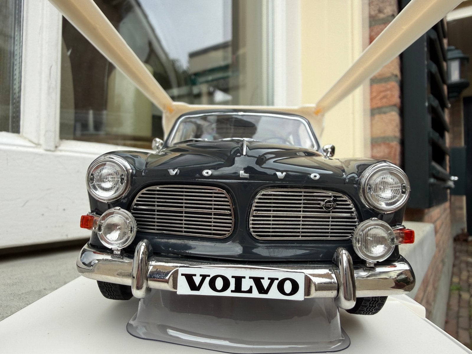 1:18 Volvo Amazon Break Graphite Grey 1966 Norev 188751, Hobby en Vrije tijd, Auto, Norev, 70-72 Av. de Bohlen, Vaulx-en-Velin, 69120, France