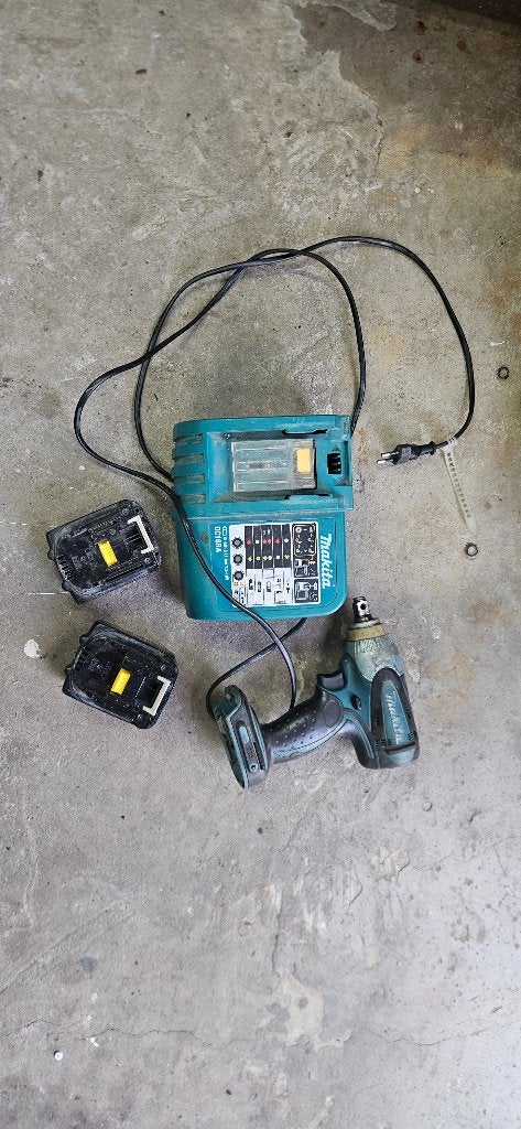 Makita BTW250 Accu Slagmoersleutel met Lader en Accu's, Doe-het-zelf en Verbouw, Ophalen, Gebruikt, Minder dan 400 watt, Overige typen
