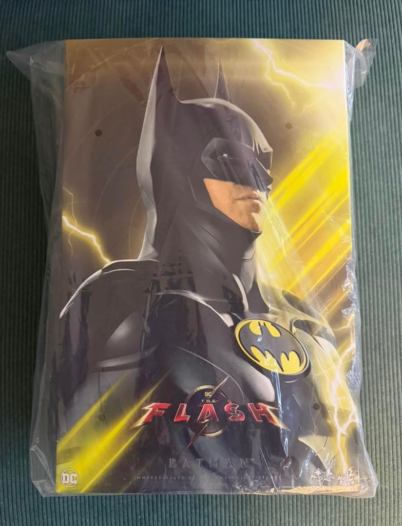 Hot Toys MMS712 Batman The Flash 1/6, Verzamelen, Ophalen of Verzenden, Zo goed als nieuw