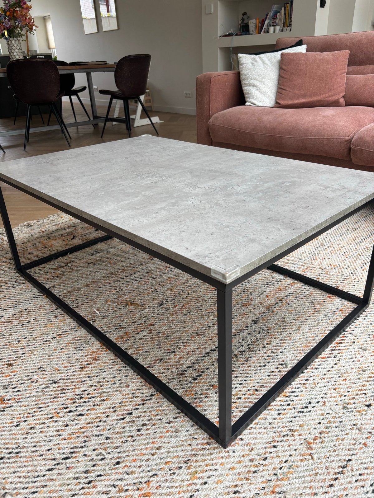 Betonlook salontafel van Jysk, Huis en Inrichting, Ophalen, Gebruikt, 100 tot 150 cm, 50 tot 100 cm