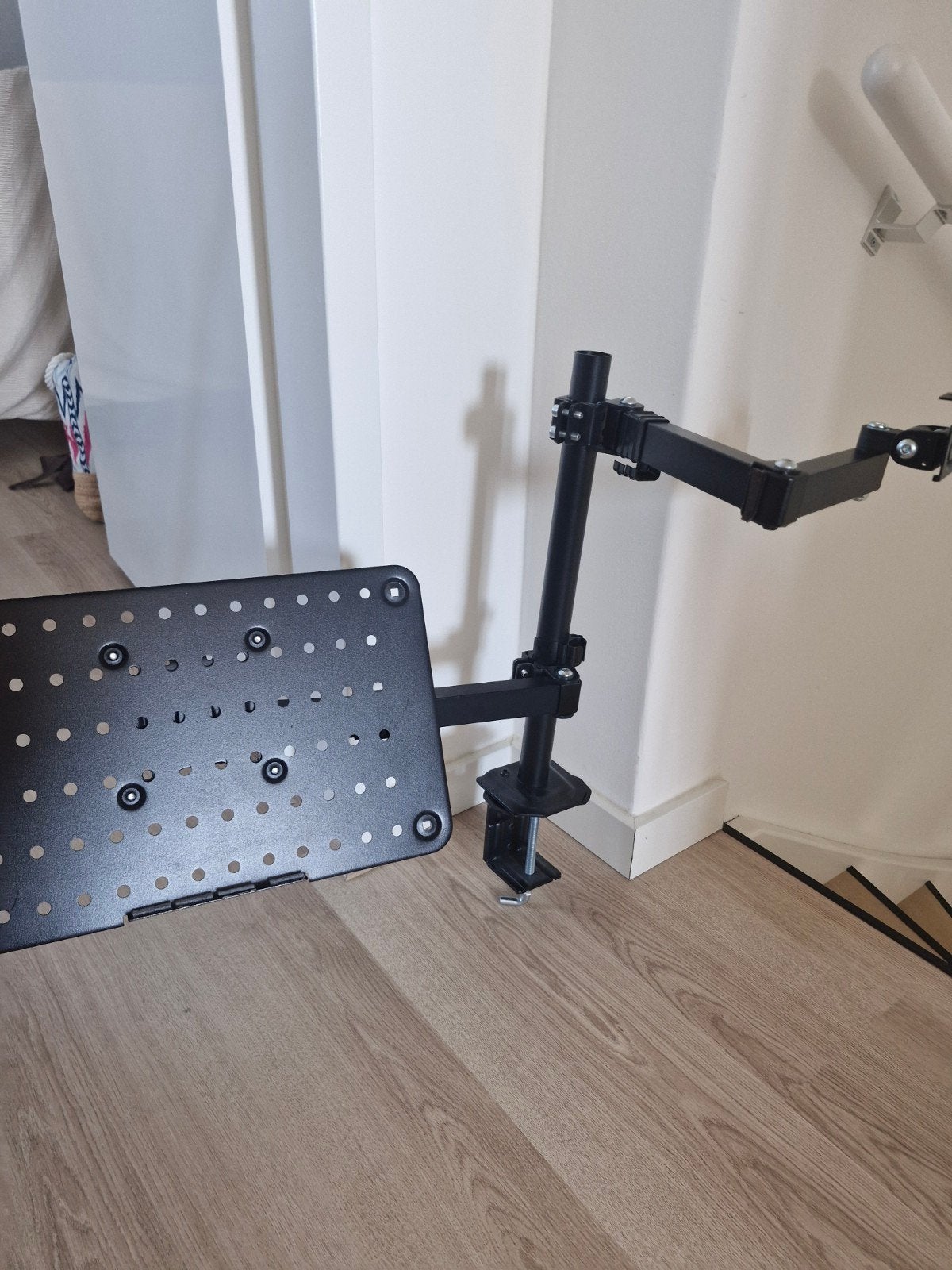 Monitor arm / laptop houder / monitor beugel, Ophalen