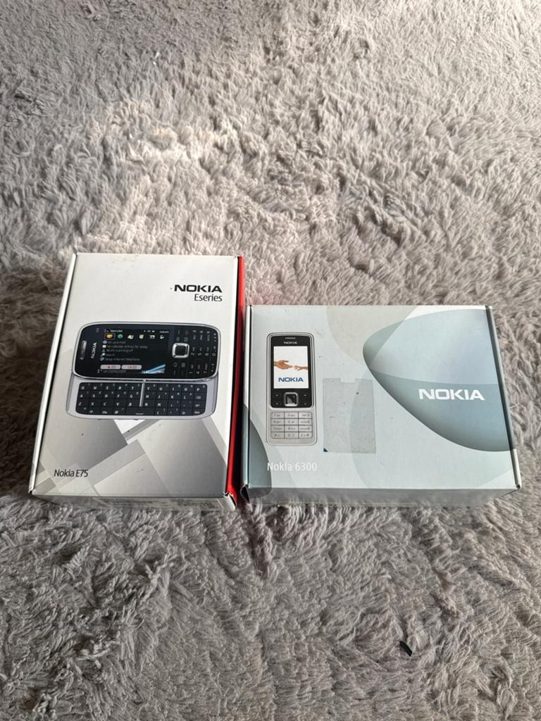 Twee lege Nokia telefoon dozen - E75 en 6300, Telecommunicatie, Mobiele telefoons | Nokia, Ophalen of Verzenden, Zo goed als nieuw