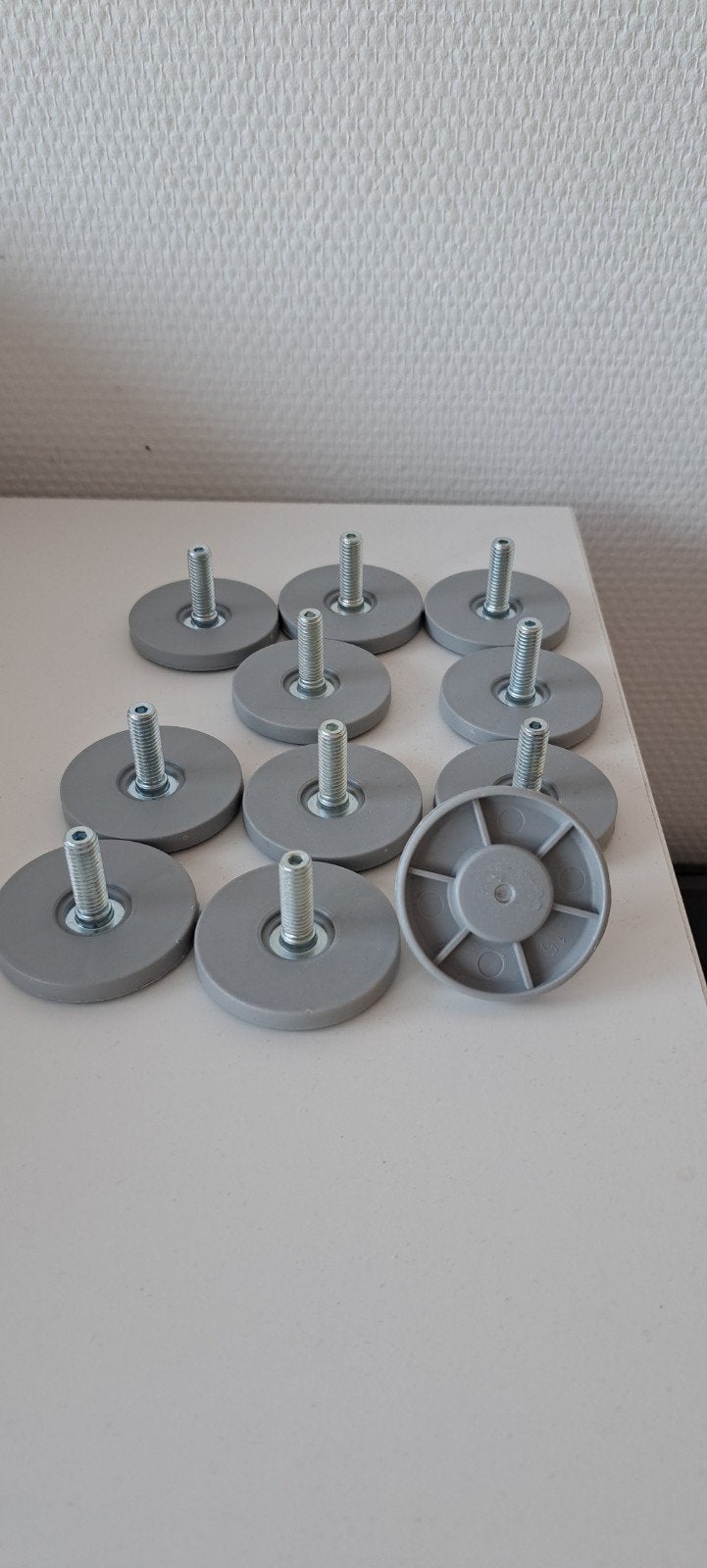 Verstelbare meubelvoetjes - set van 12, Ophalen of Verzenden, Gebruikt