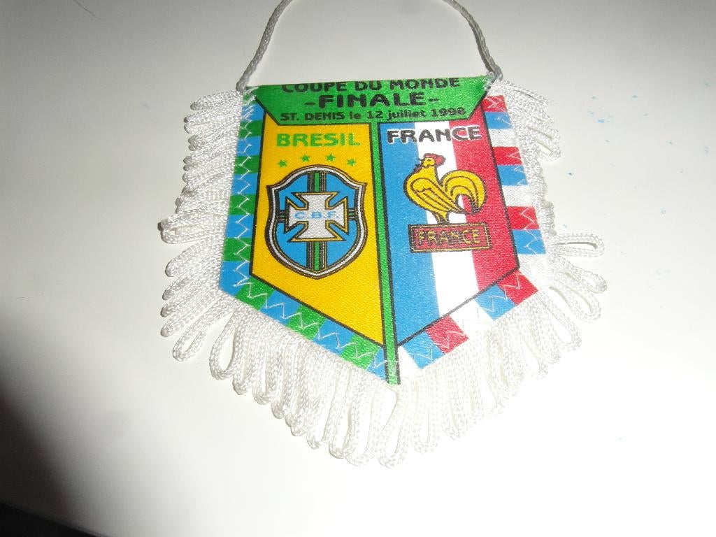 voetbal mini vaantje wk finale 1998 frankrijk brazilie, Ophalen of Verzenden, Zo goed als nieuw, Buitenlandse clubs, Vaantje of Sjaal