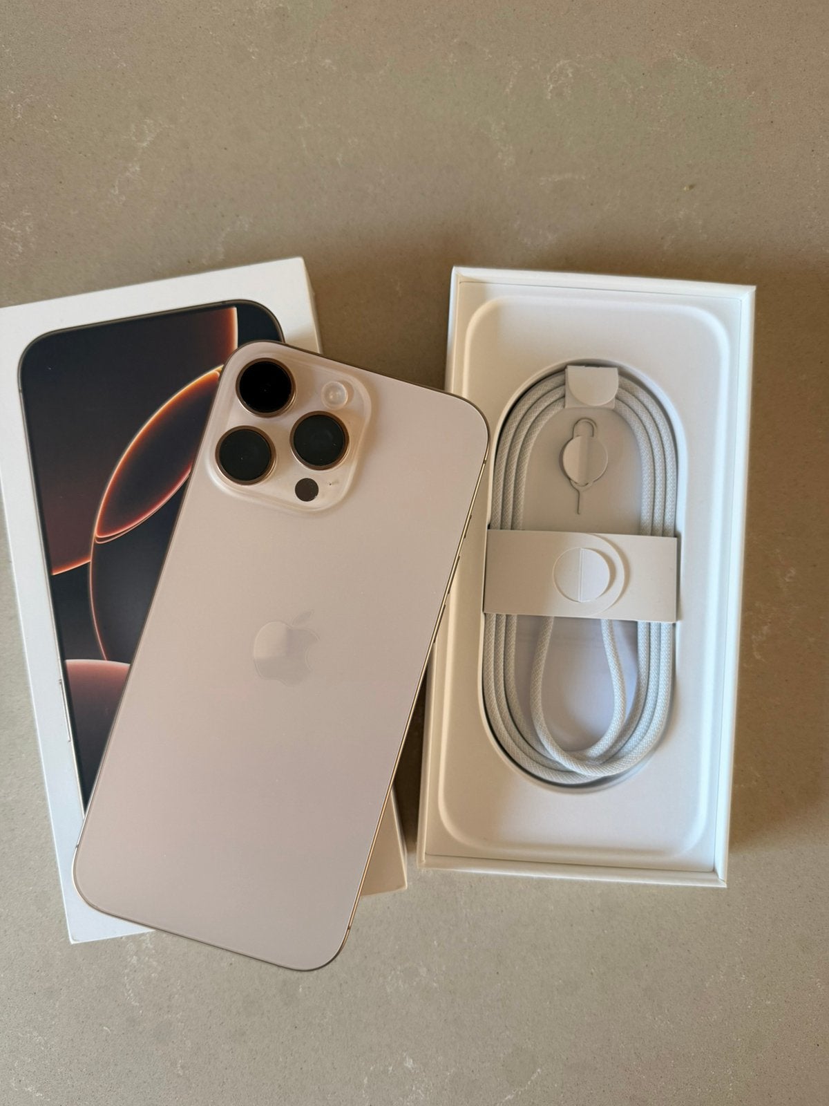 Iphone 16 Pro Max 265GB, Ophalen, Overige typen, 50 tot 100 cm, Zo goed als nieuw