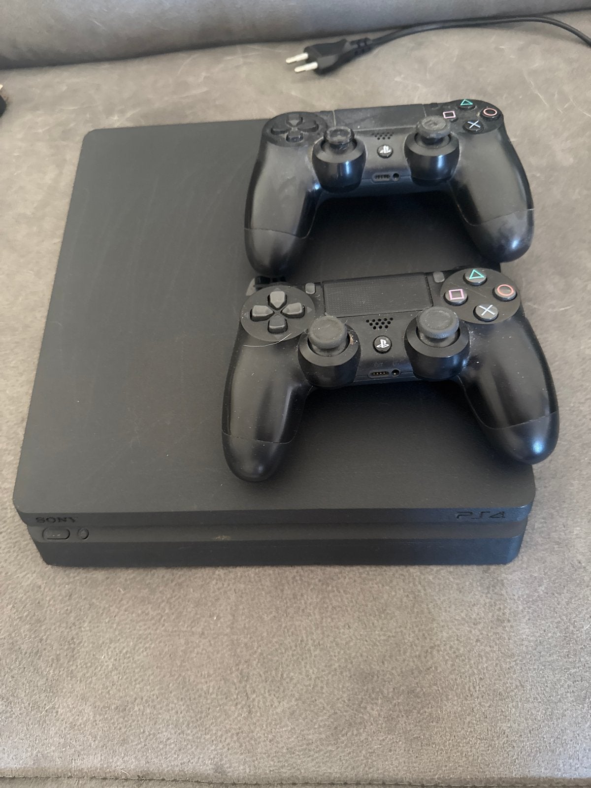 PS4 Slim Edition met 2 controllers en 15 spellen, Spelcomputers en Games, Games | Sony PlayStation 5, Ophalen, Gebruikt, Overige genres