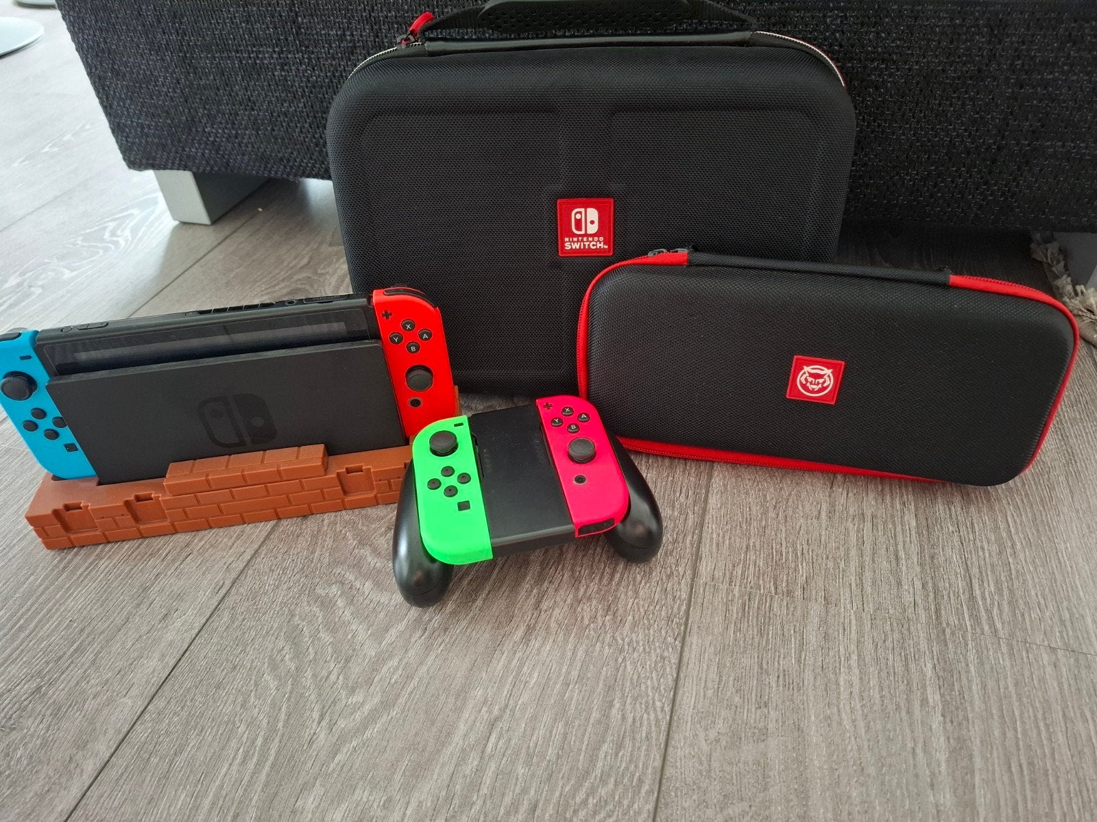 Nintendo Switch met extra controllers en accessoires, Ophalen, Zo goed als nieuw, Met 3 controllers of meer, Switch Original