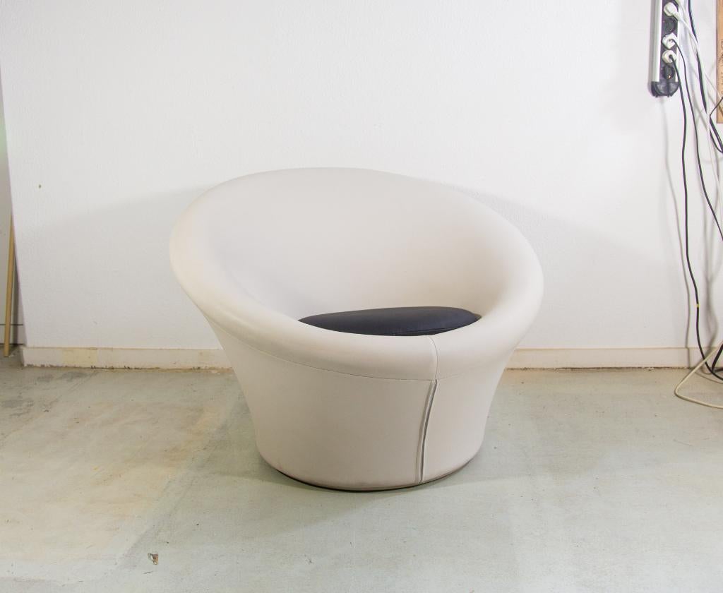 Artifort Mushroom chair - wit lederr met zwart kussen, Ophalen, Zo goed als nieuw, 50 tot 75 cm, Leer