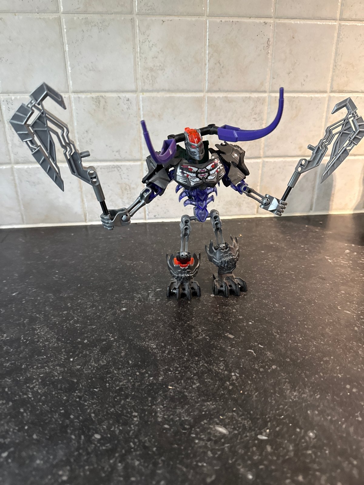 Bionicle Makuta Icarax figuur met wapens, Ophalen of Verzenden, Zo goed als nieuw