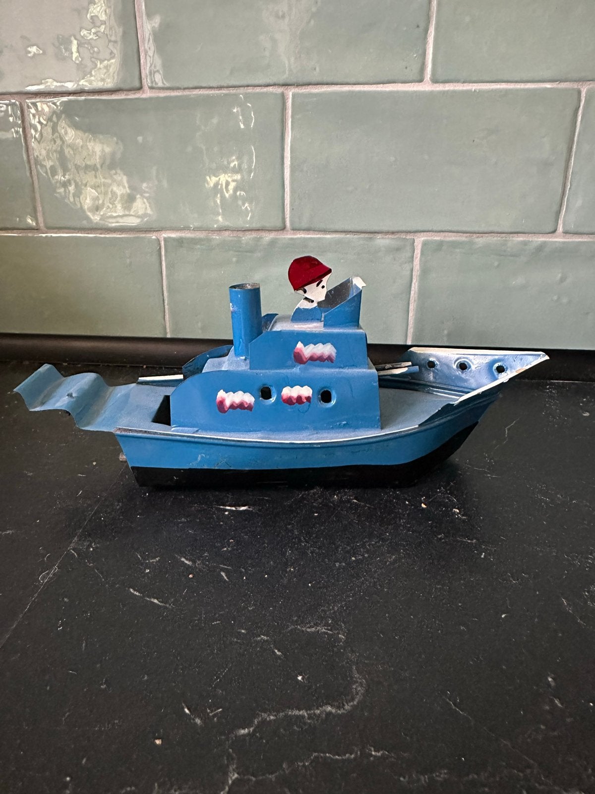 Vintage blikken speelgoedboot met matroos, Ophalen
