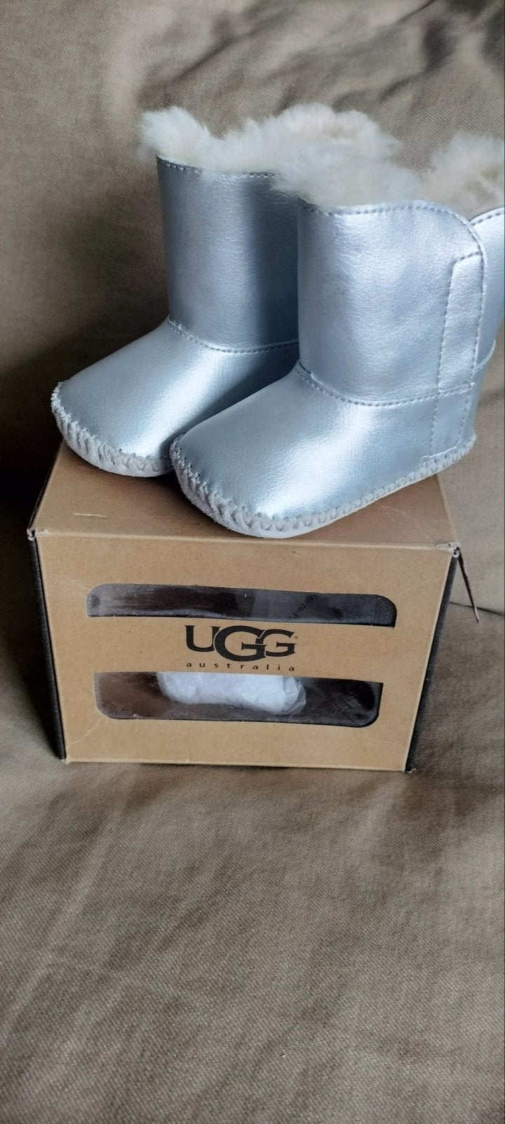 UGG Australia babyslofjes zilver maat 2/3 6-12 maanden), Slofjes, Meisje, Nieuw, Ophalen of Verzenden