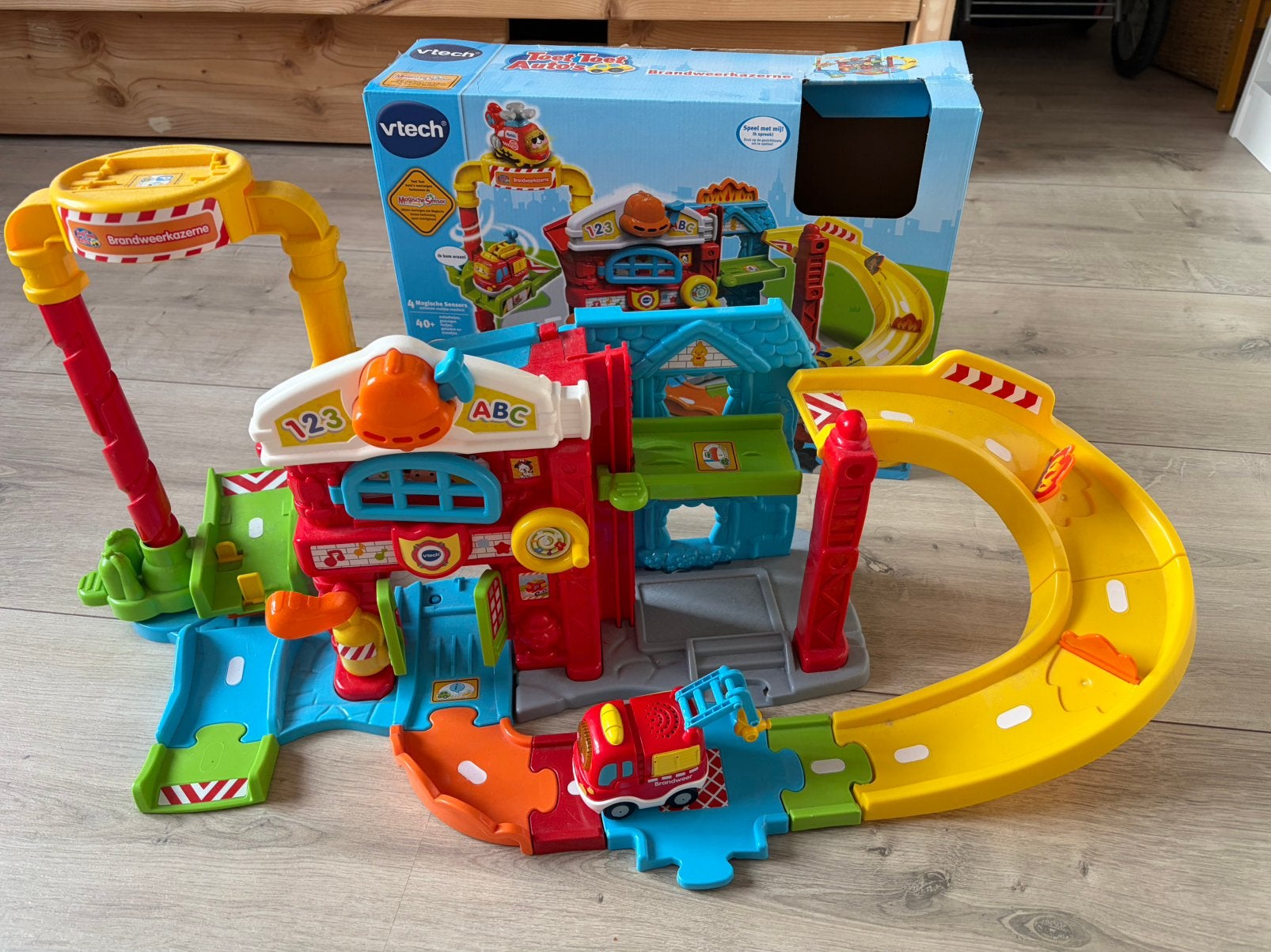 VTech Toet Toet Auto’s Brandweerkazerne, Ophalen, Zo goed als nieuw, 6 maanden tot 2 jaar
