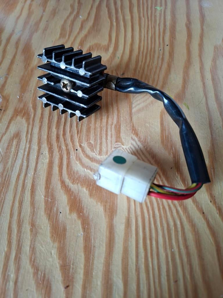 Suzuki GT 125 Spanningsregelaar, Motoren, Ophalen of Verzenden