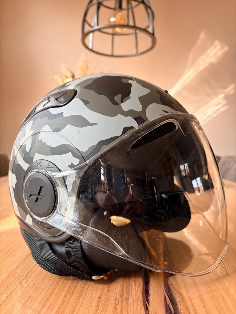 Nette helm mt S, Fietsen en Brommers, Brommerhelmen, Ophalen, Zo goed als nieuw