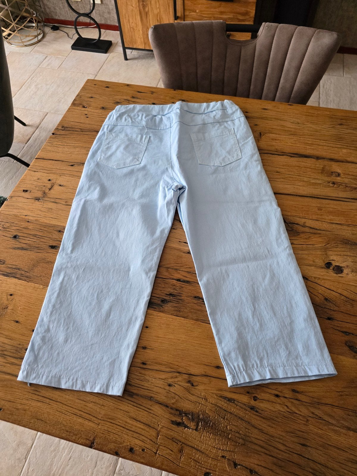 Te koop nieuwe blauwe driekwart dames broek, maat L.
75% vis, Blauw, Maat 42/44 (L), Nieuw, Ophalen of Verzenden