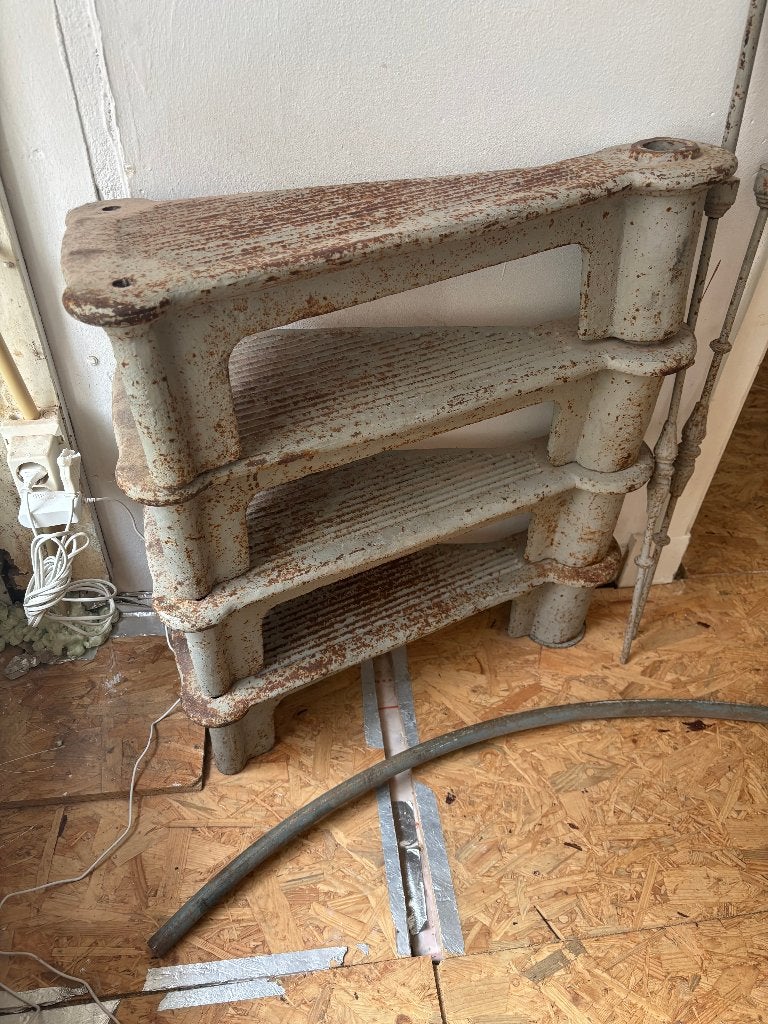 Gietijzer wenteltrap 4 treden + balustrade, Ophalen, Gebruikt, Trap, 2 tot 4 meter