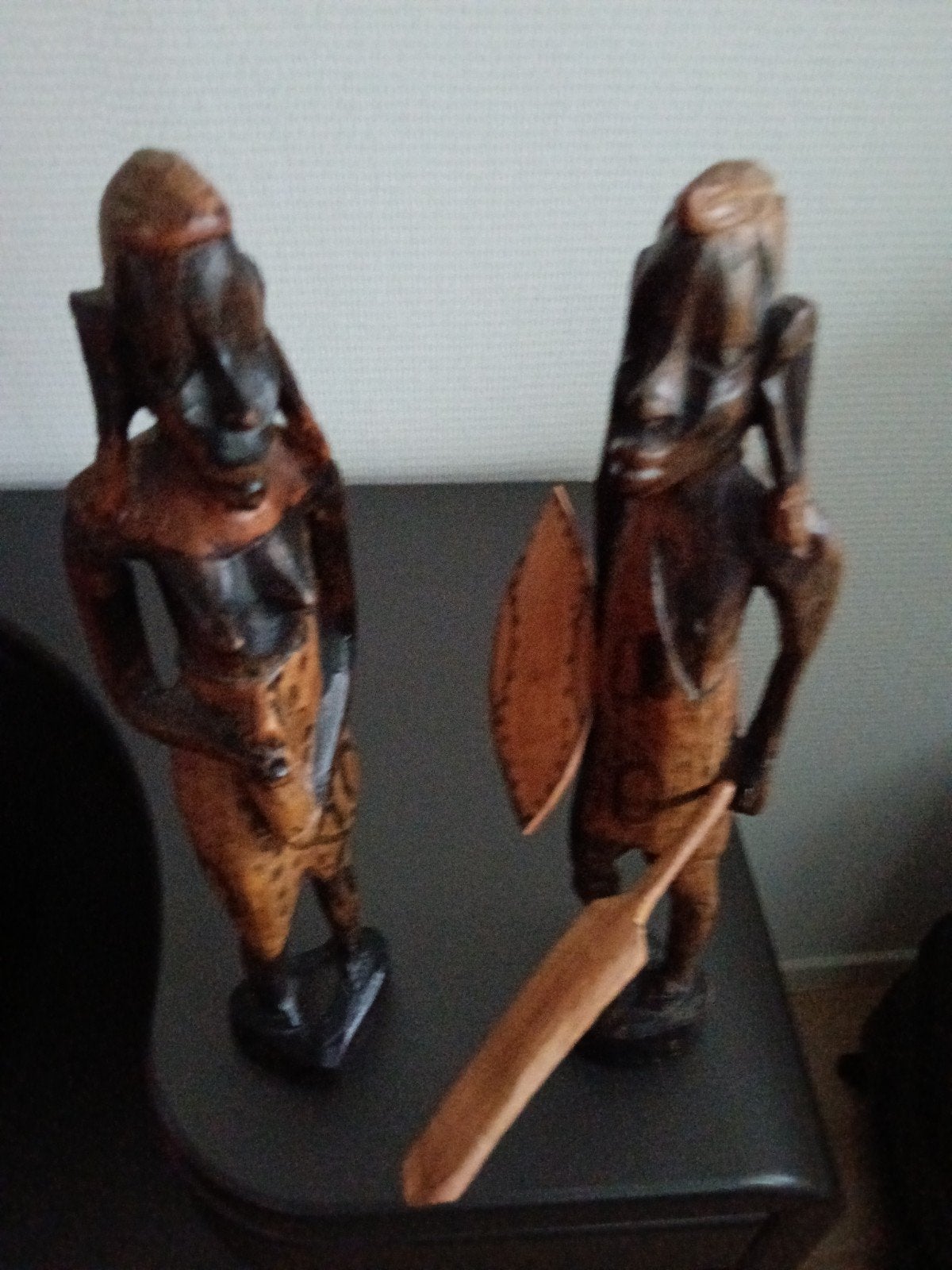 Set van 2 handgesneden Afrikaanse houten beelden - 30 cm, Antiek en Kunst, Hout, Afrika, Ophalen of Verzenden, Beeld