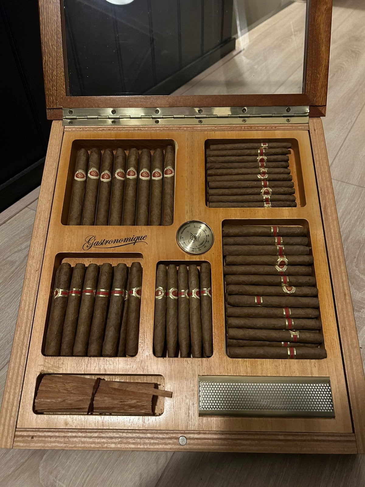 Sigarendoos / humidor met sigaren van Hajenius, Ophalen of Verzenden, Nieuw, Rvs of Chroom