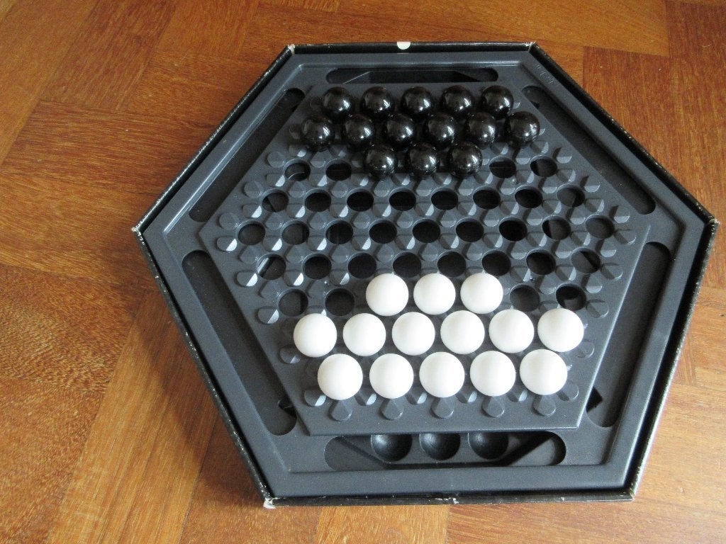 Abalone, Hobby en Vrije tijd, Gezelschapsspellen | Bordspellen, Een of twee spelers, Ophalen of Verzenden, Gebruikt