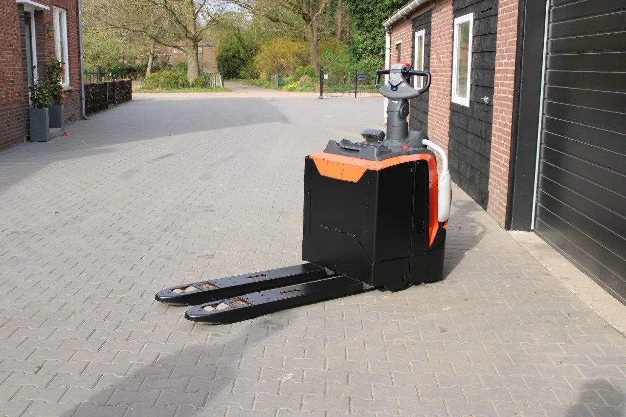 Toyota BT LPE200 meerijpalletwagen elektrische (bj 2020), Zakelijke goederen, Machines en Bouw | Heftrucks en Intern transport