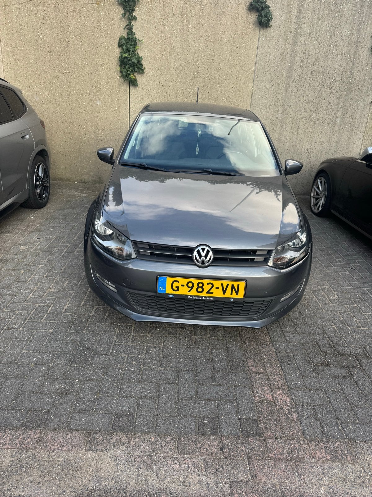 Volkswagen Polo 1.4 63KW AUT 2013 Grijs, Auto's, 4 cilinders, 1000 kg, 550 kg, 85 pk