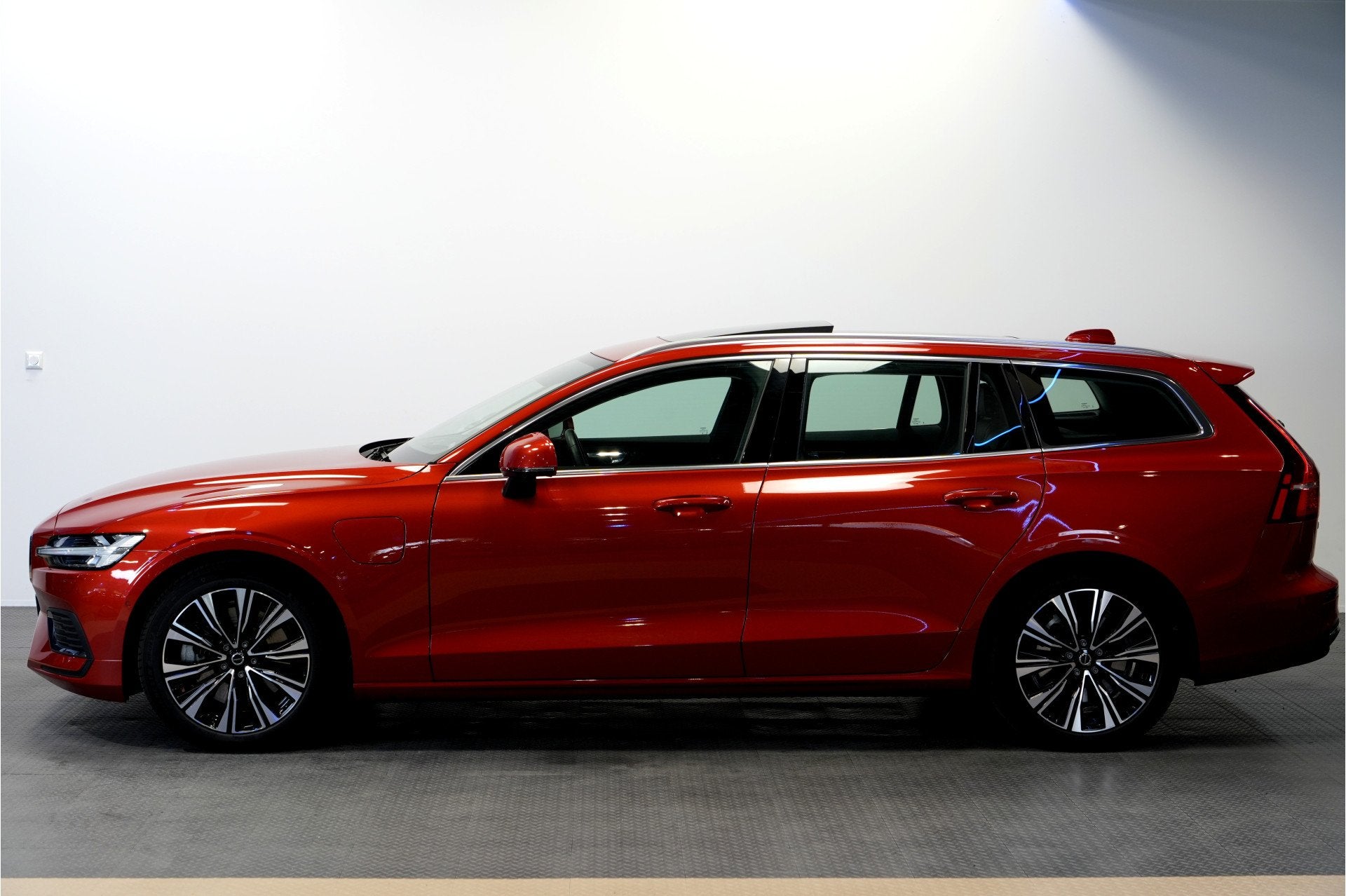 Volvo V60 2.0 T6 AWD Plug-in hybrid 293kW/399pk Aut8 Ultra B, Automaat, Dealer onderhouden, Gebruikt, Geïmporteerd
