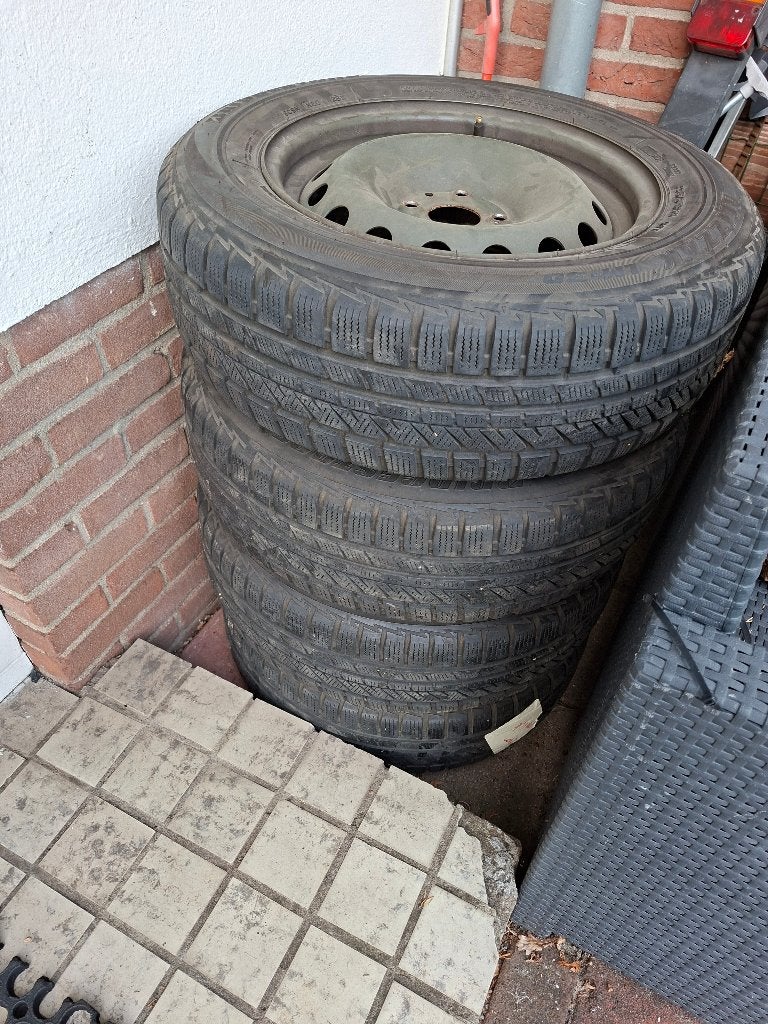 4 stuks banden 195x65x15 91t  met velgen  4 voor 75 euro, Ophalen, Nieuw