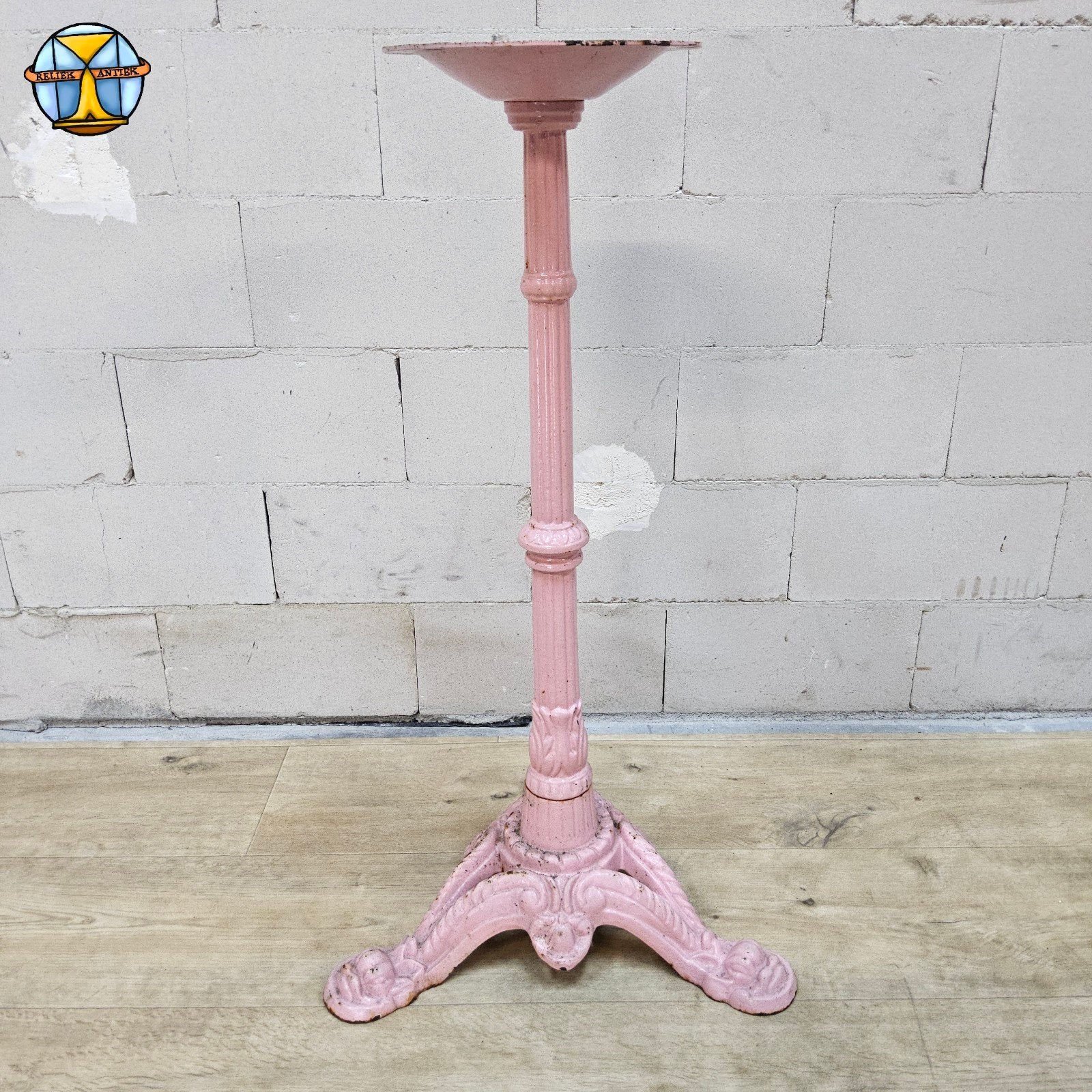 Roze gietijzeren bistrotafel onderstel / voet (plantentafel), Ophalen of Verzenden