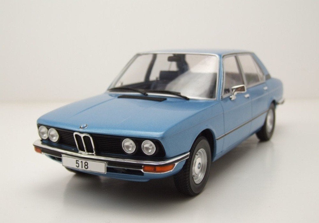 1:18 BMW 5 serie (E12) uit 1973 Lichtblauw metallic MCG, Ophalen of Verzenden, Nieuw, Auto, Overige merken