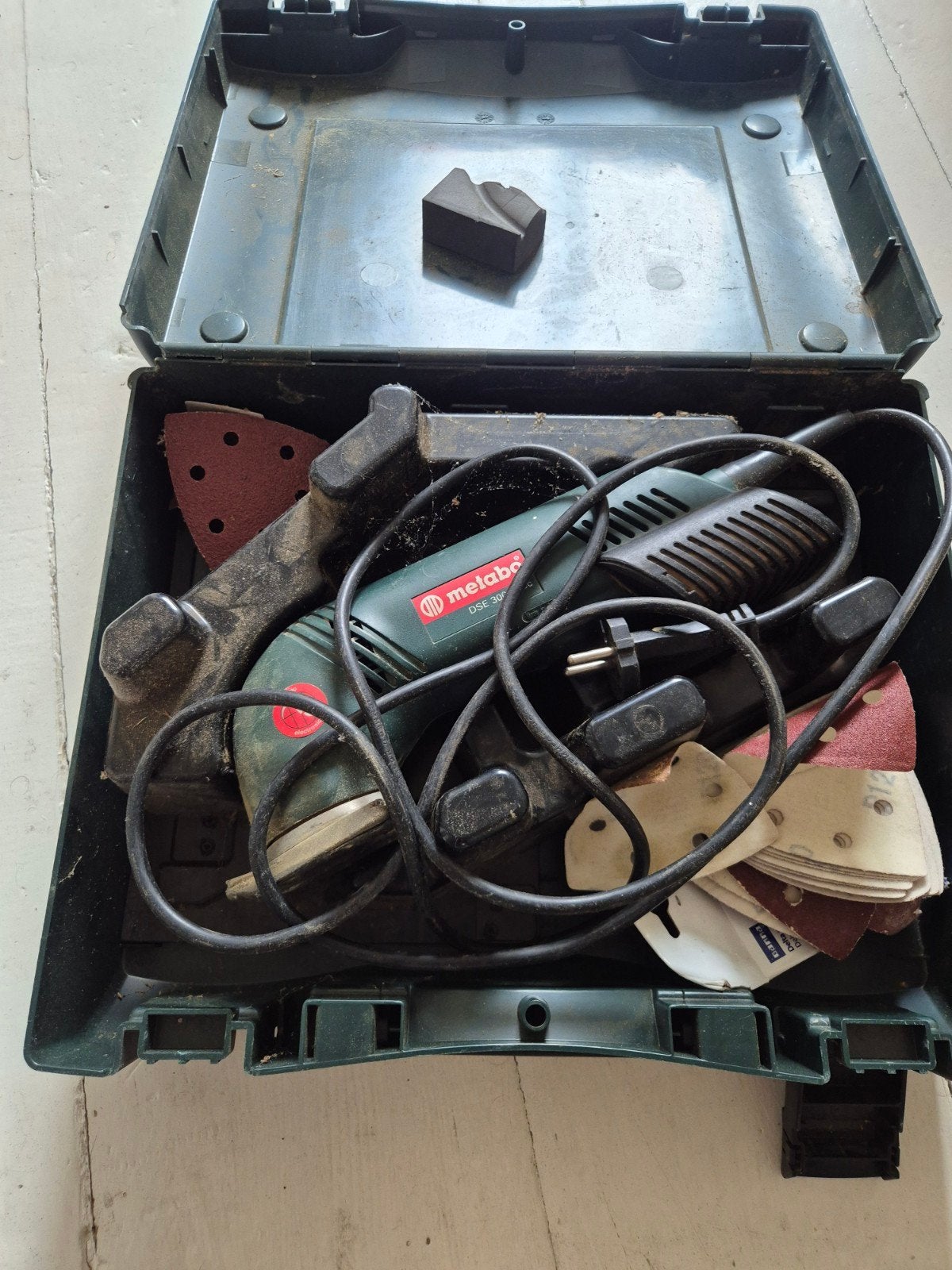 Metabo DSE 300 Vlakschuurmachine in koffer, Doe-het-zelf en Verbouw, Ophalen