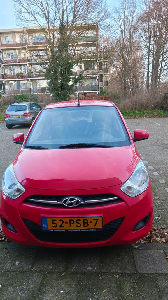 Hyundai i10 1.1 I 5DR 2011 Rood, Auto's, 4 cilinders, 400 kg, Origineel Nederlands, Handgeschakeld