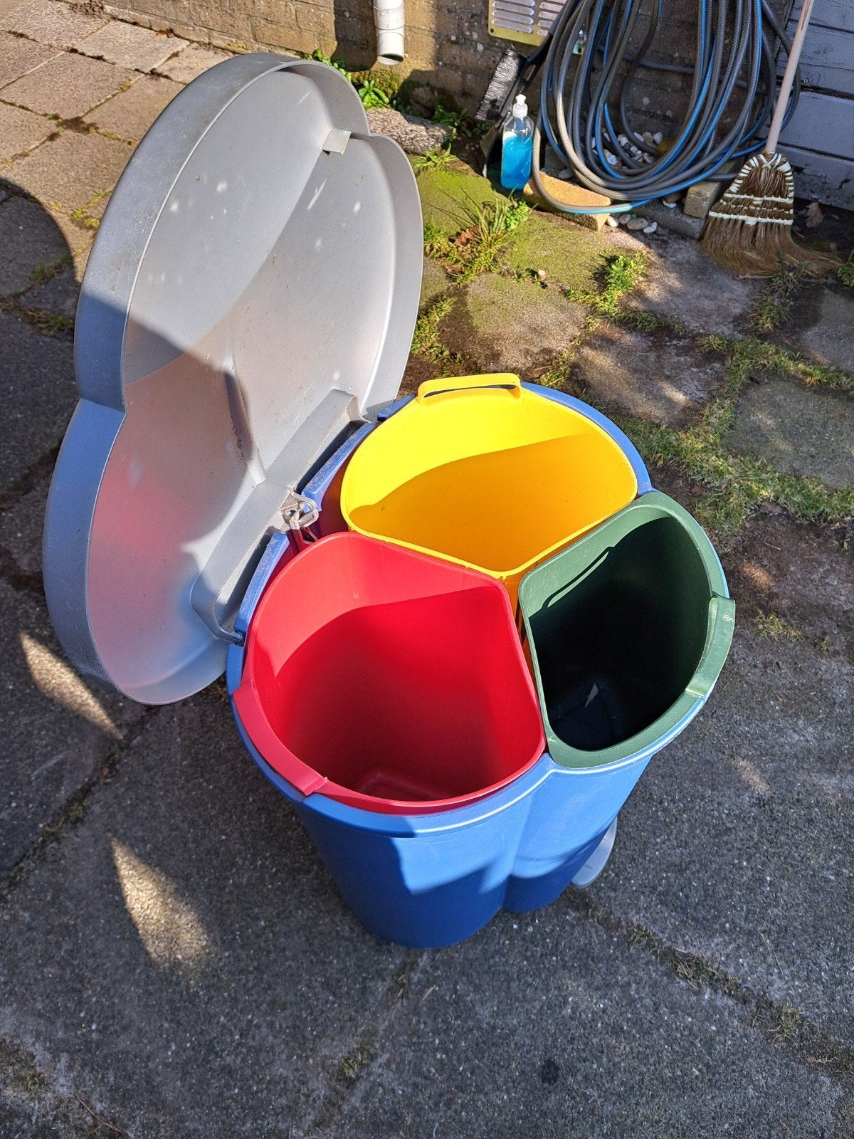 Afvalscheider met 3 vakken - ideaal voor recycling, Huis en Inrichting, 50 – 75, Kunststof, Gebruikt, Met pedaal