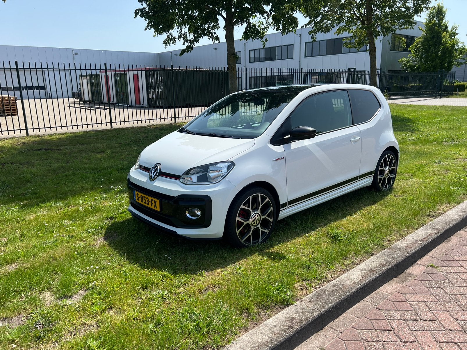 Volkswagen up! 1.0 TSI 115PK 5D 2018 Wit, Auto's, Volkswagen, Voorwielaandrijving, 970 kg, 40 €/maand, Up!