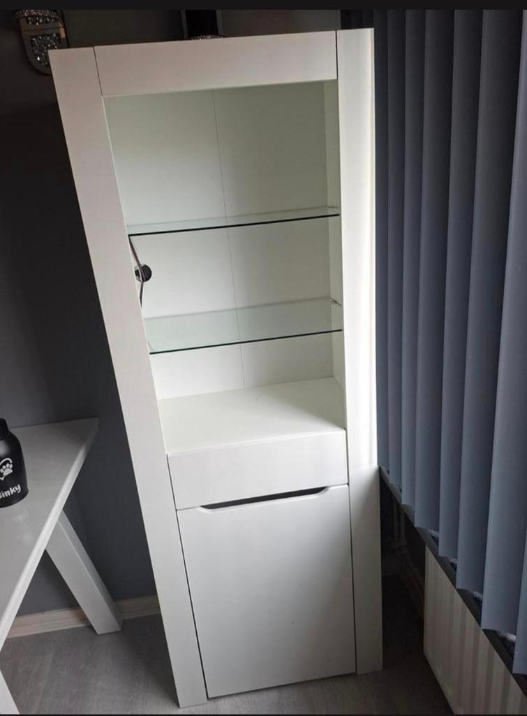 Hoogglans vitrine kast met verlichting, Ophalen