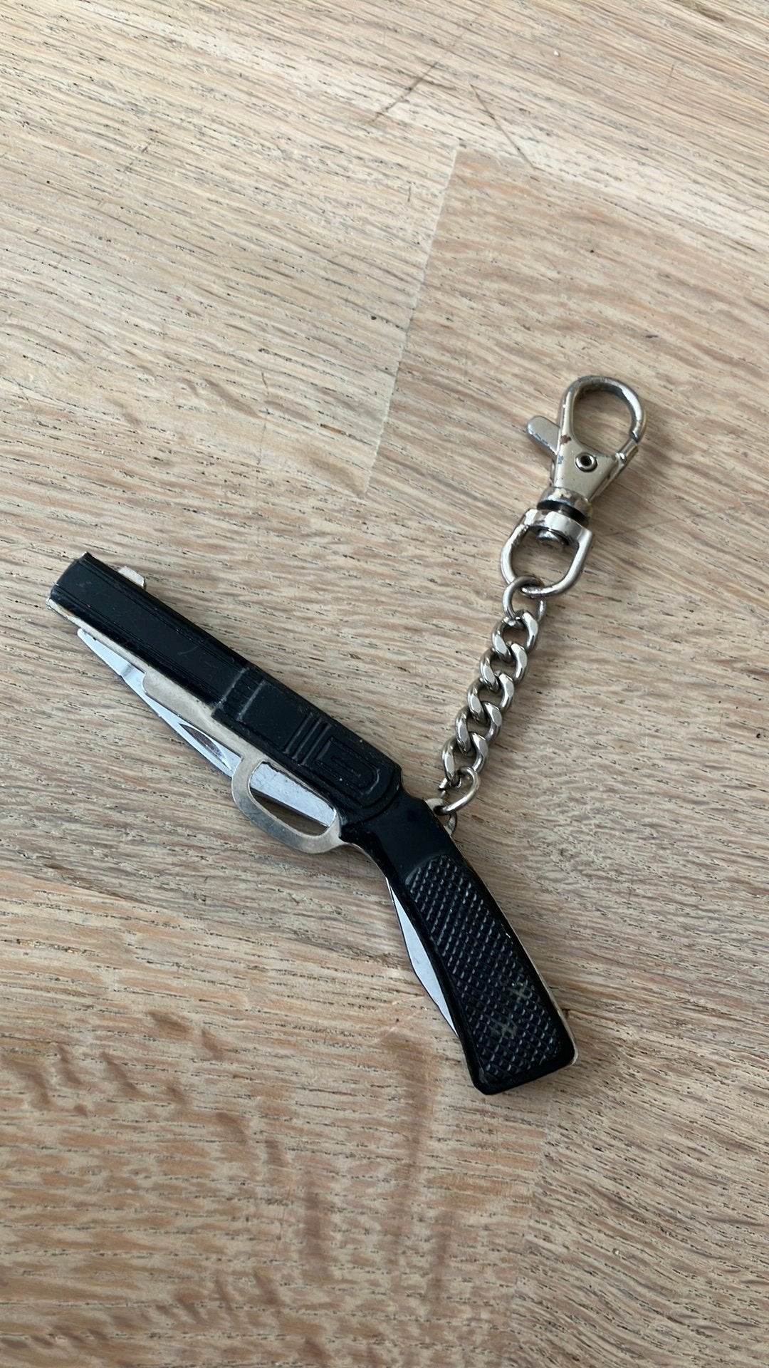 Sleutelhanger excl.vorm is pistool/flessenopener/schilmesje, Verzamelen, Ophalen of Verzenden, Zo goed als nieuw
