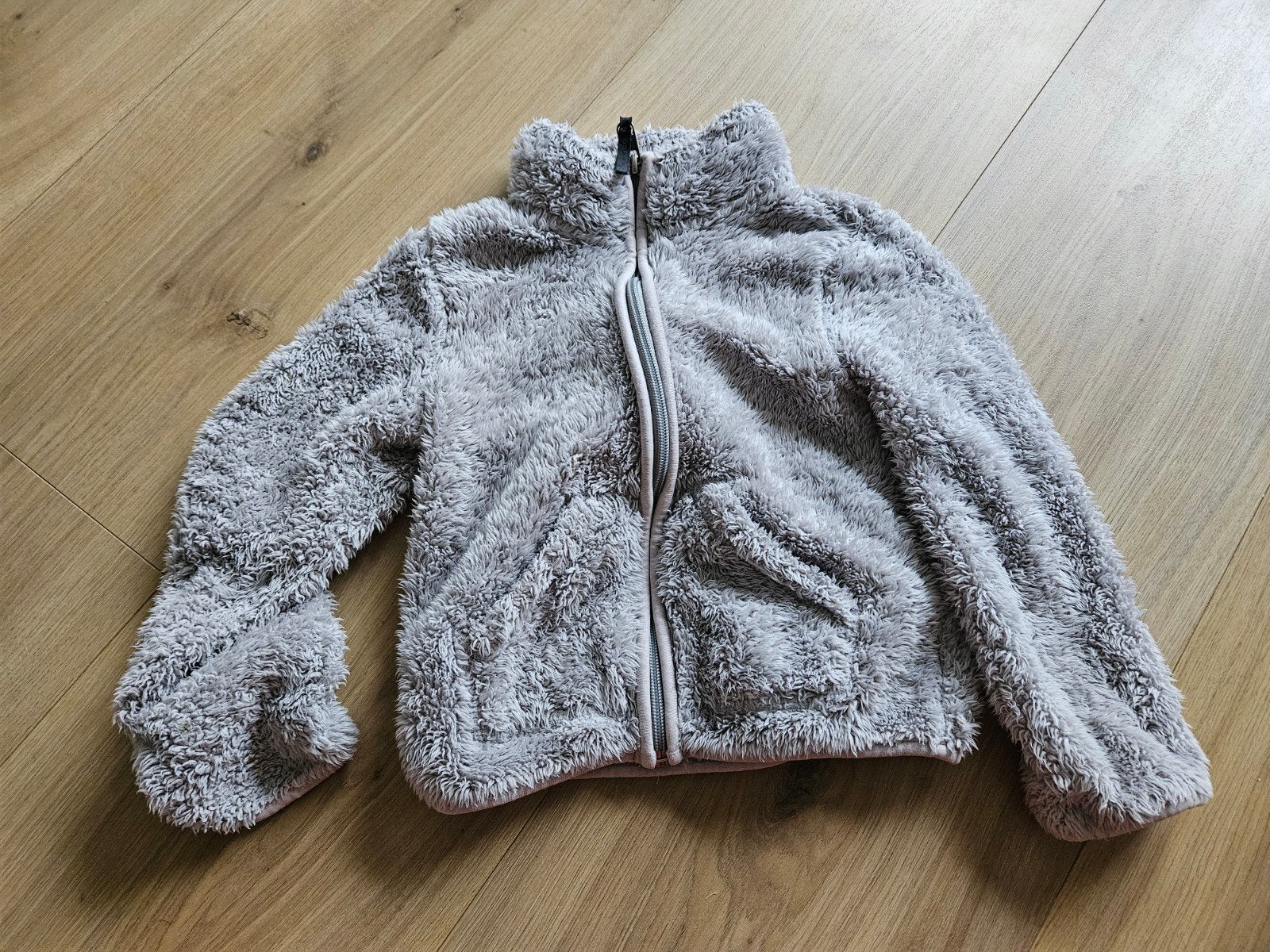 Zachte grijze fleece jas voor kinderen - H&M L.O.G.G., Jongen of Meisje, H&M L.O.G.G., Ophalen of Verzenden, Zo goed als nieuw