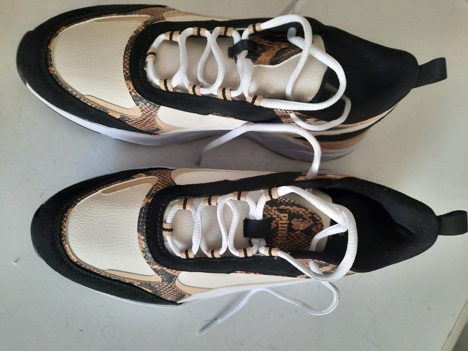 Puma sneakers maat 40 - Zwart, beige met slangenprint, Puma, Ophalen of Verzenden, Zwart, Sneakers of Gympen