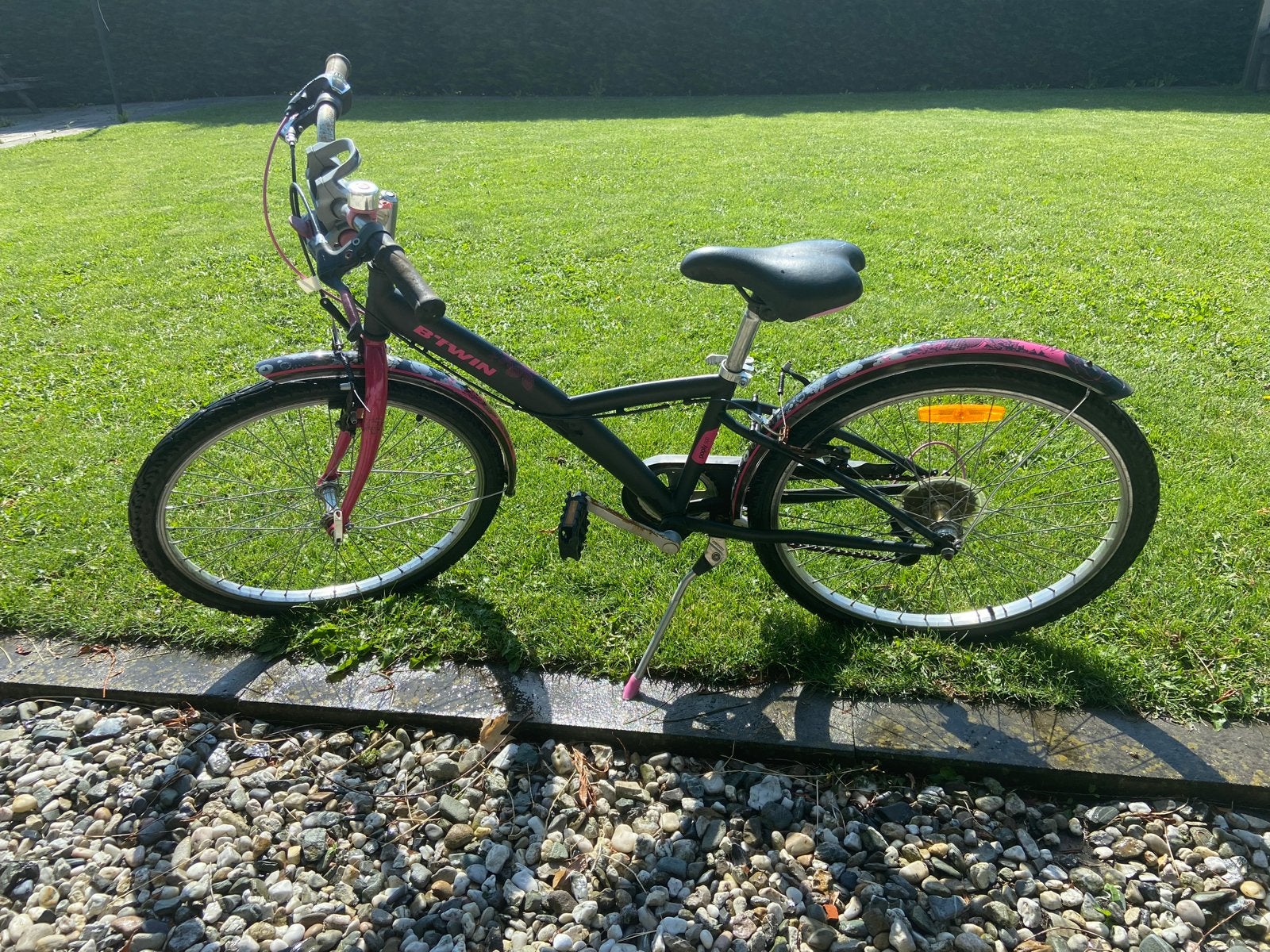 Btwin kinderfiets 24 inch, zwart/roze, met versnellingen, Fietsen en Brommers, Fietsen | Meisjes, Ophalen, Velgrem, Handrem, Gebruikt