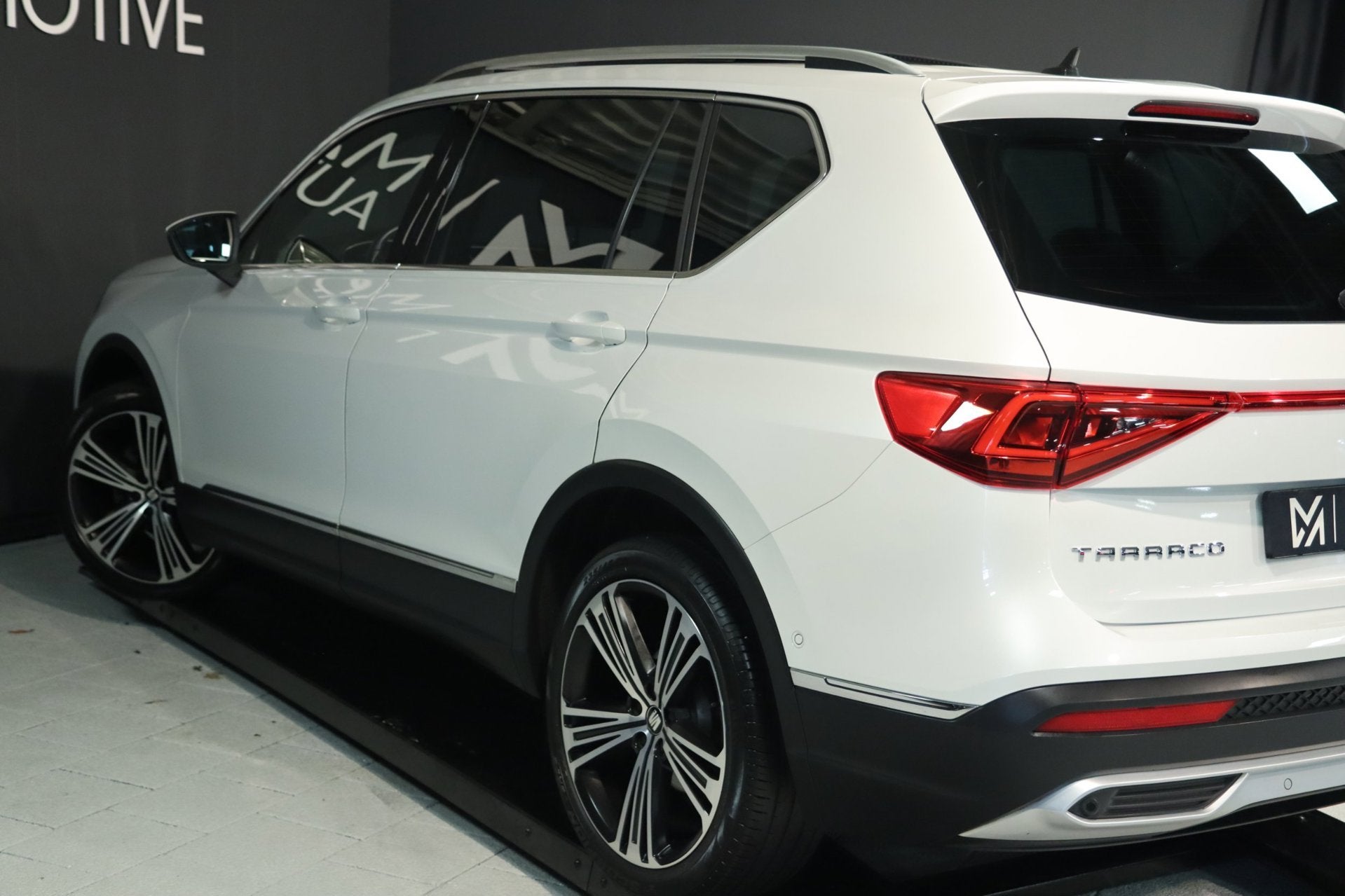 SEAT Tarraco 1.5 TSI ACT Xcellence / PANO / VIRTUAL / MEMORY, Auto's, Dealer onderhouden, 4 cilinders, 150 pk, Wit