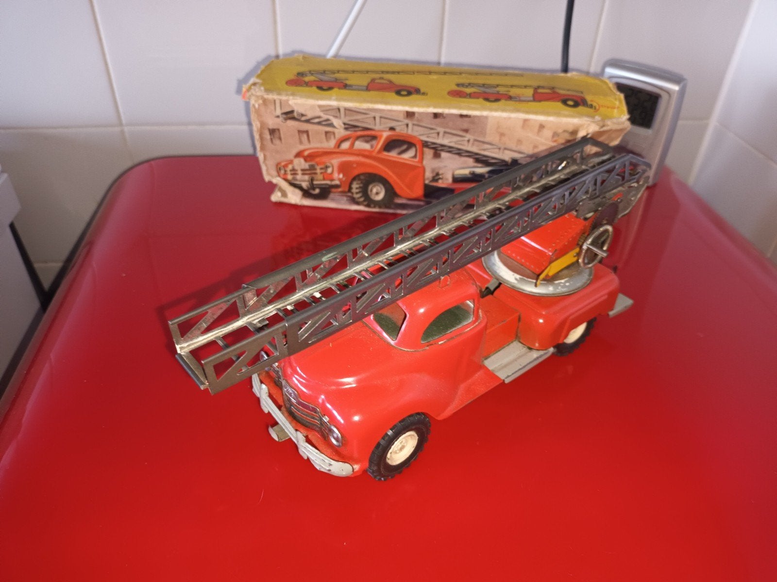 Blikken speelgoed. Brandweer auto. Gama. U.s. zone. Germany, Antiek en Kunst, Ophalen of Verzenden