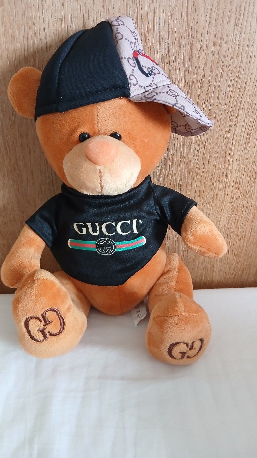 Knuffelbeer met Gucci-stijl kleding en pet, Kinderen en Baby's, Overige merken, Overige karakters, Beer, Ophalen of Verzenden