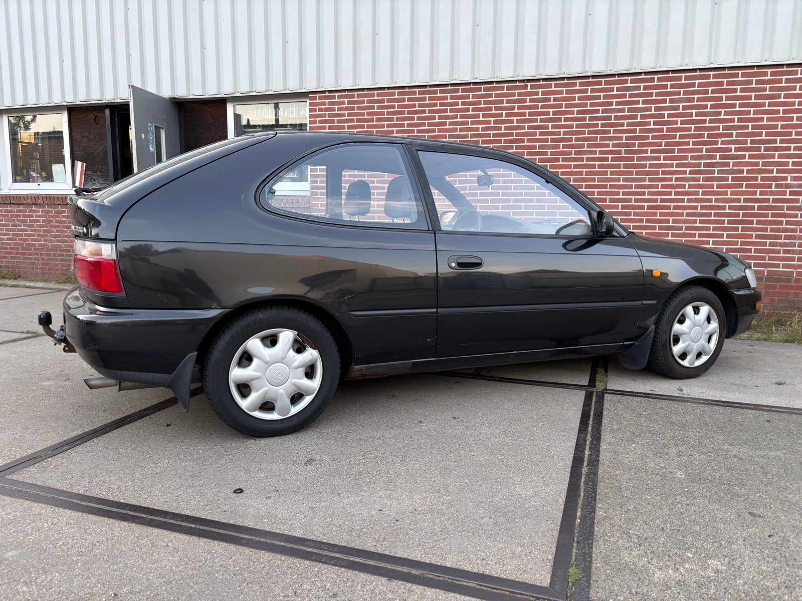 Toyota Corolla 1.3 gxi  1997 Zwart stuurbekr, Auto's, Toyota, Voorwielaandrijving, 450 kg, 4 cilinders, Corolla