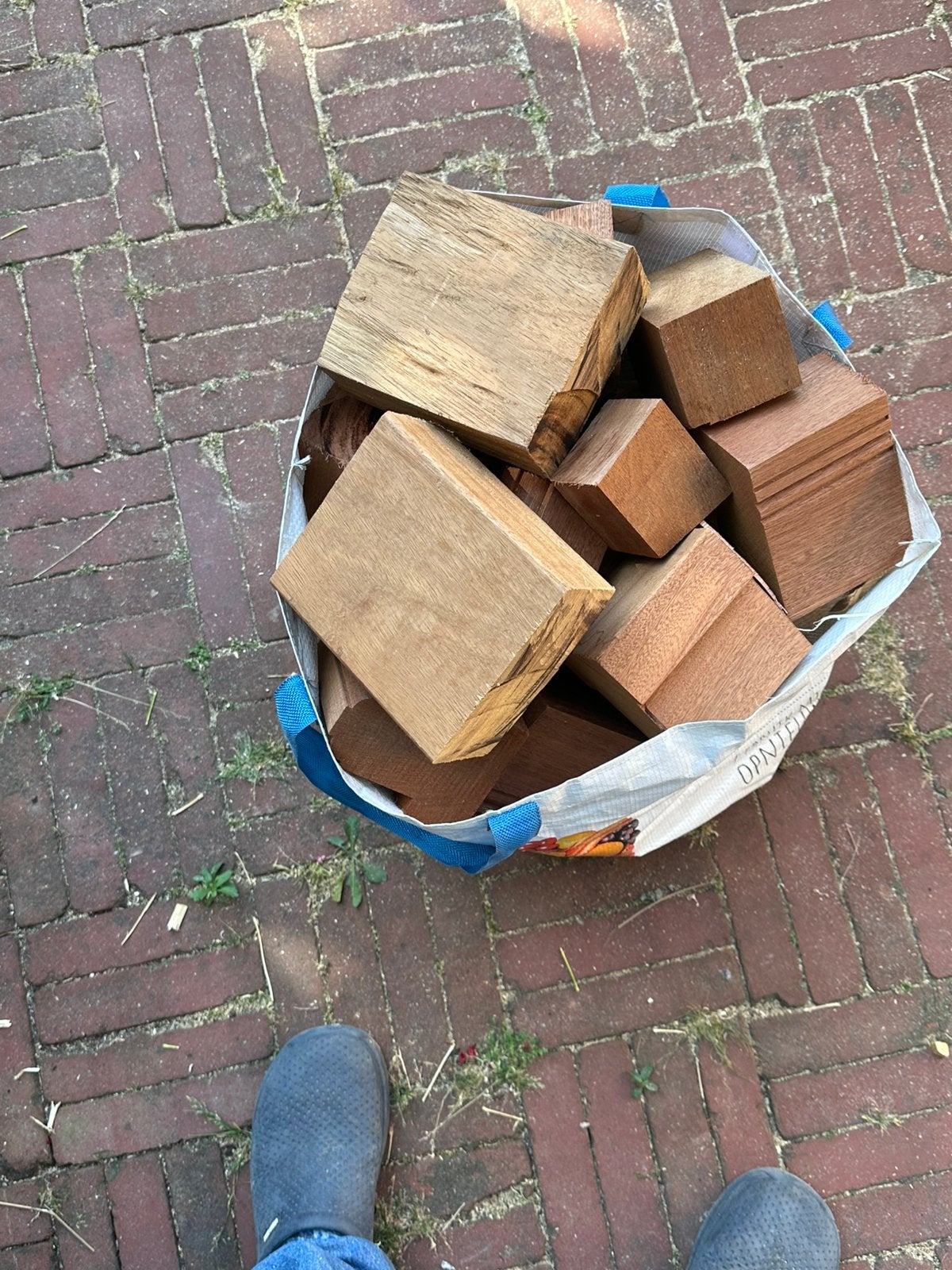 Massief Mahoniehout voor houtkachel., Tuin en Terras, Haardhout, Minder dan 3 m³, Ophalen