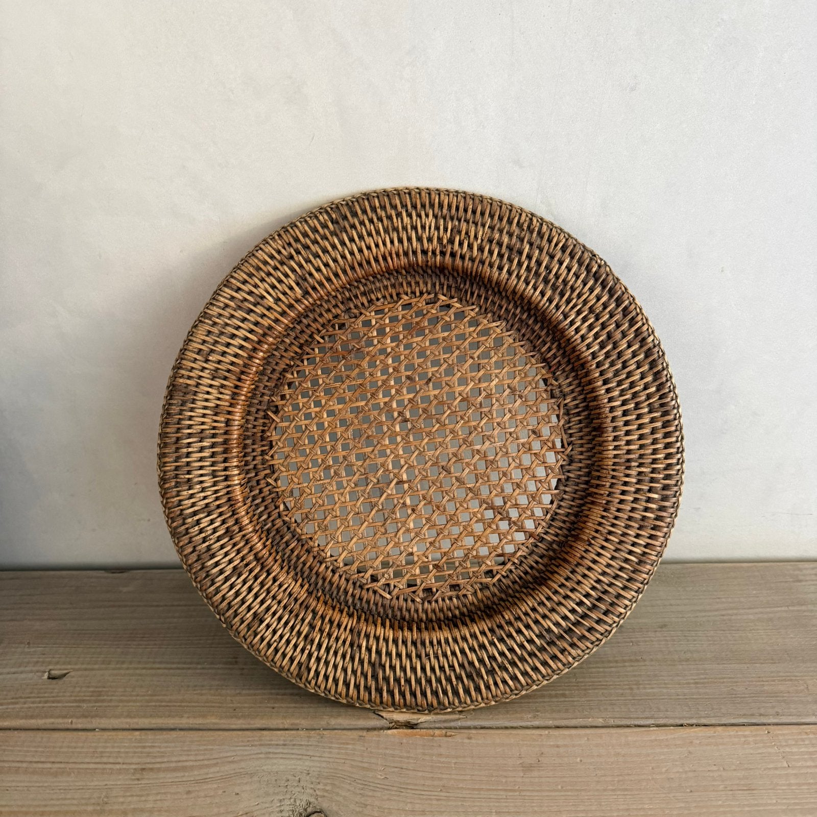 Rotan rieten webbing onderbord bord schaal 32 cm doorsnede, Ophalen of Verzenden, Onderbord, Zo goed als nieuw