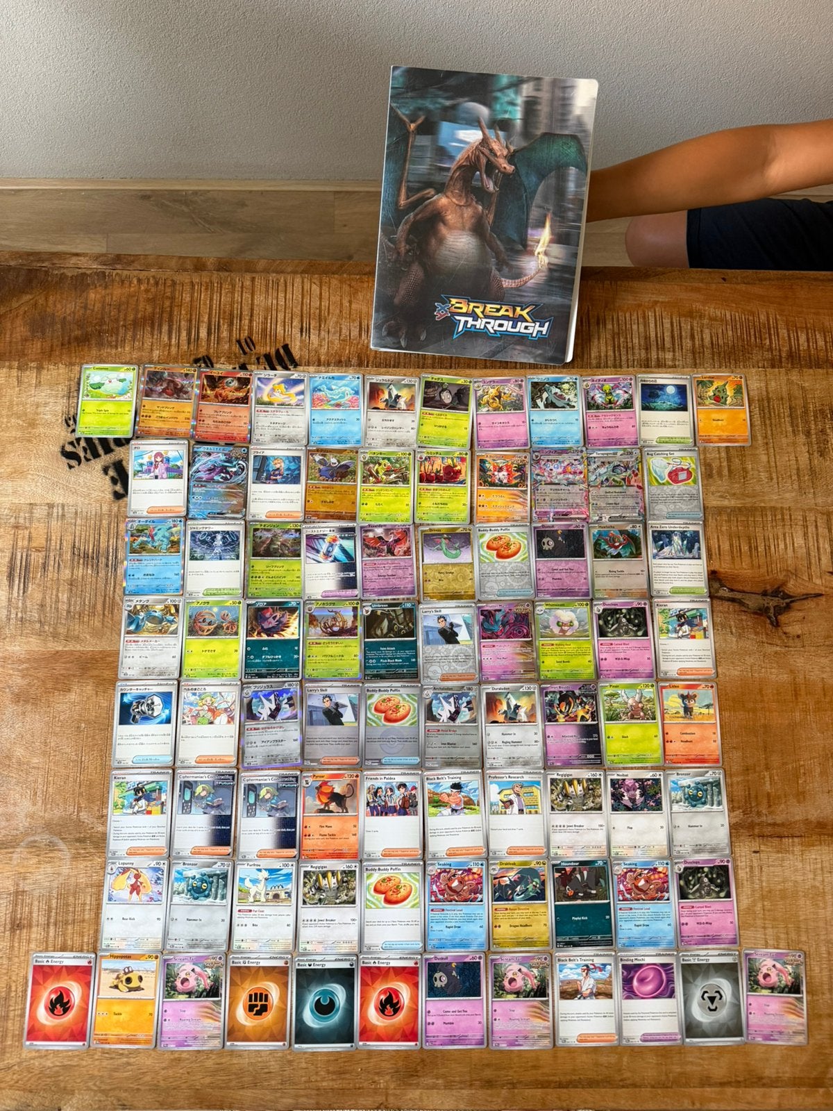 84 Pokémon kaarten + verzamelmap, Ophalen of Verzenden, Zo goed als nieuw, Meerdere kaarten