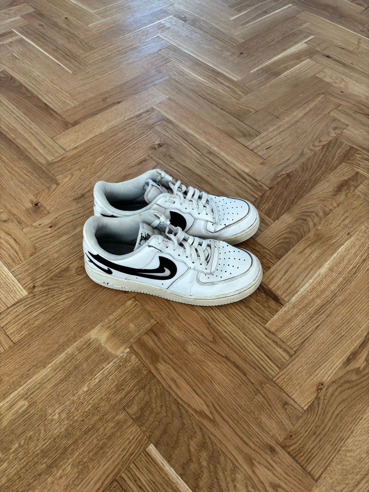 Nike Air Force 1 Low Wit/Zwart - Maat 43, Wit, Ophalen of Verzenden, Sneakers of Gympen, Gedragen