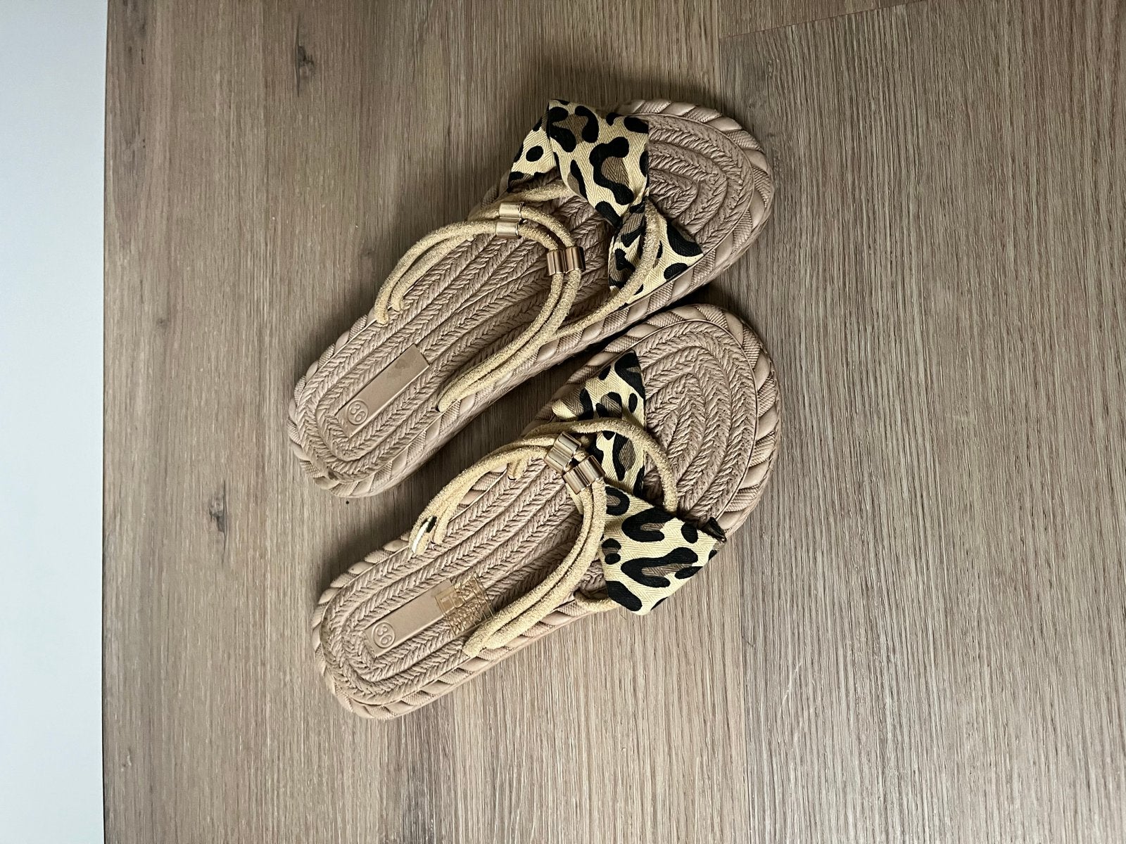 Espadrille sandaaltjes met panterprint – maat 36, Slippers, Beige, Nieuw, Ophalen of Verzenden