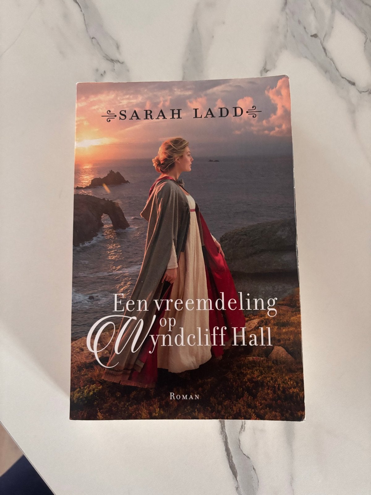 Een vreemdeling op Wyndcliff Hall - Sarah Ladd Roman, Boeken, Ophalen of Verzenden, Zo goed als nieuw, Europa overig