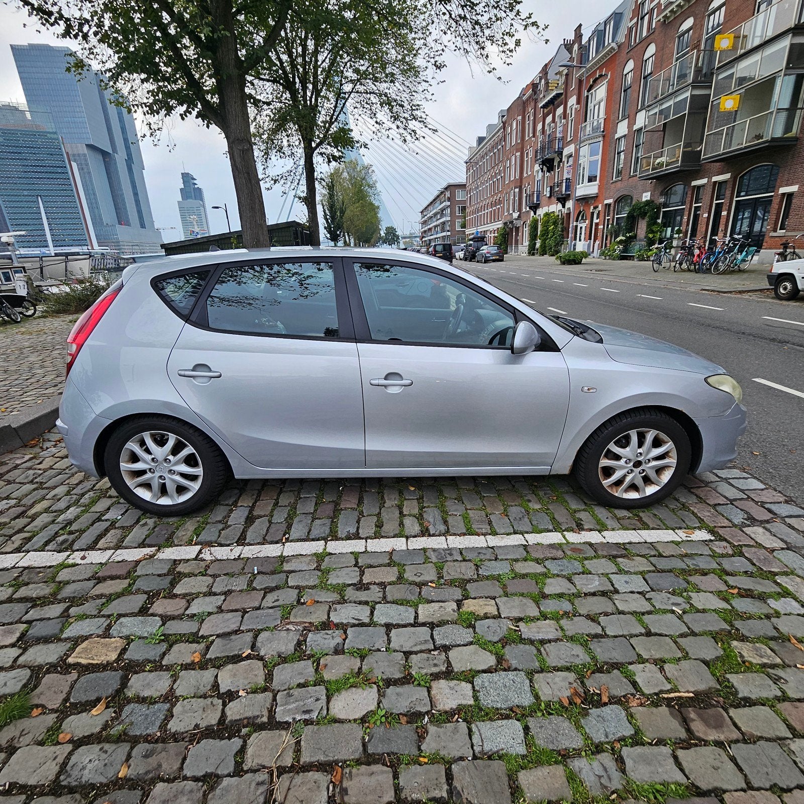 Hyundai i30 1.6 Crdi HP 5DR 2010 Grijs, Auto's, Electronic Stability Program (ESP), Zwart, 4 cilinders, Origineel Nederlands